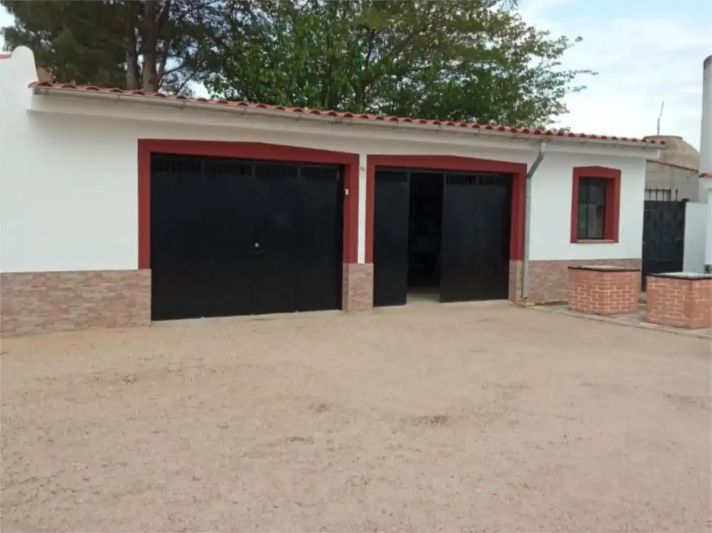 Aparcament de Pis en venda en Villarrobledo amb Jardí privat, Traster i Piscina