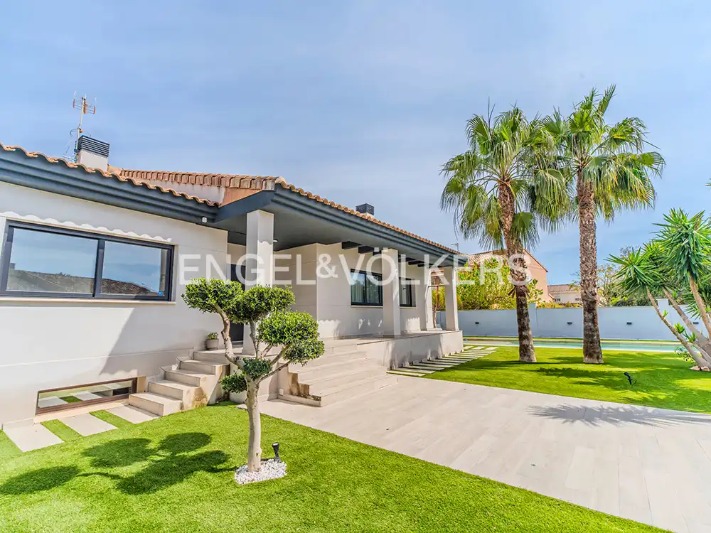 Vista exterior de Casa o chalet en venta en Mutxamel con Aire acondicionado, Calefacción y Jardín privado