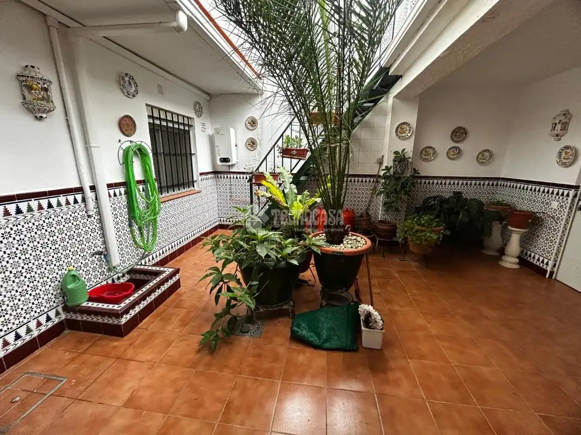Jardí de Casa adosada en venda en La Rinconada amb Aire condicionat i Calefacció