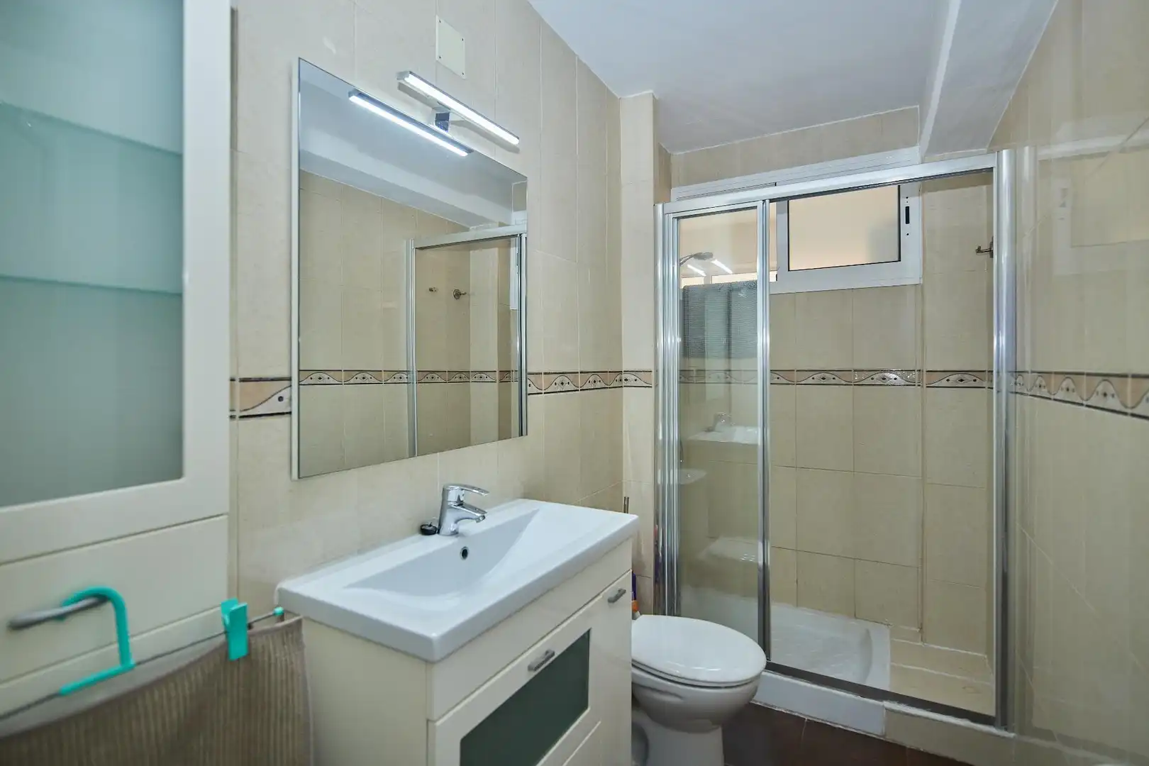 Baño de Piso en venta en Cádiz con Terraza, Balcón y Alarma