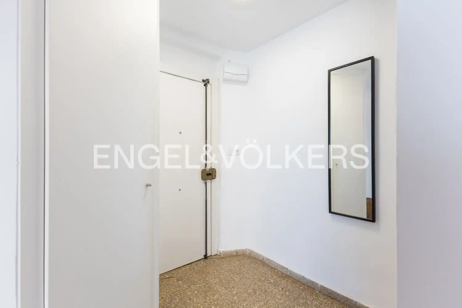 Wohnung zur Miete in El Puig de Santa Maria mit Klimaanlage, Heizung und Privatgarten