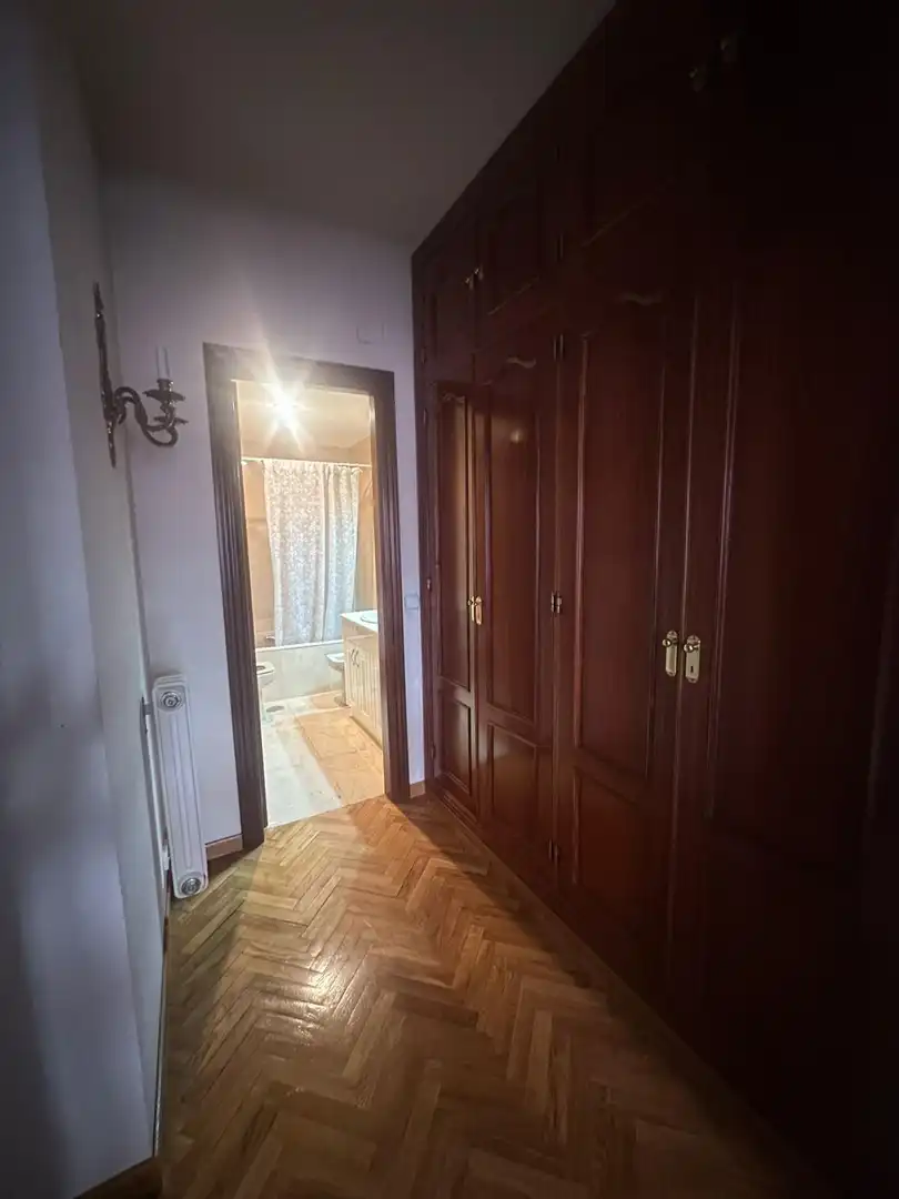 Habitación de Piso en venta en León Capital  con Calefacción, Terraza y TV