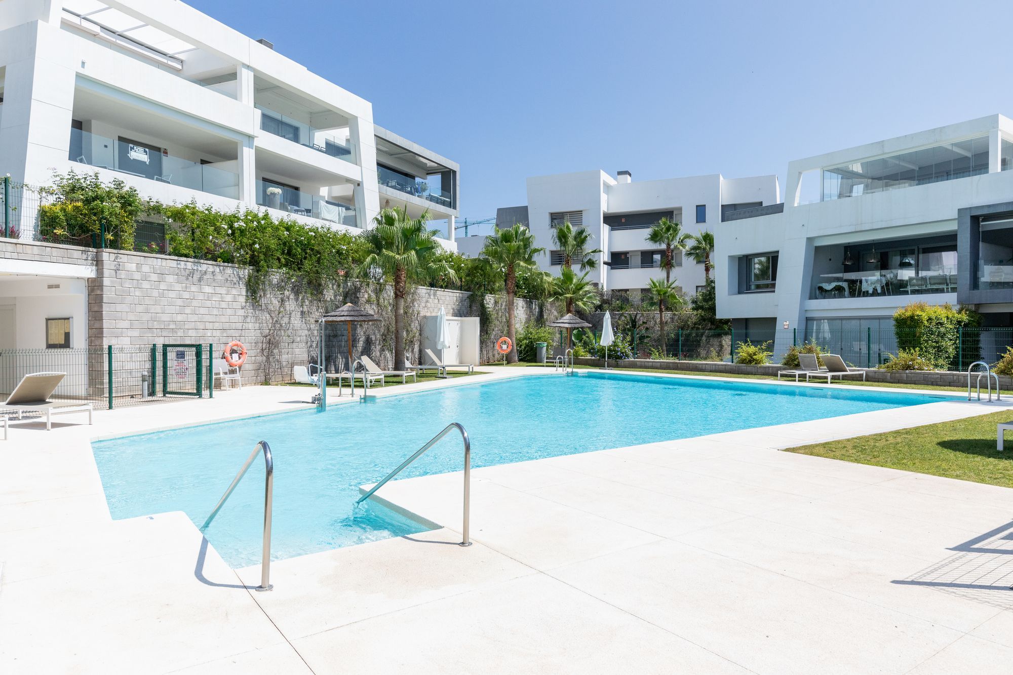 Swimming pool of Apartment for sale in Estepona  with Terrace and Balcony