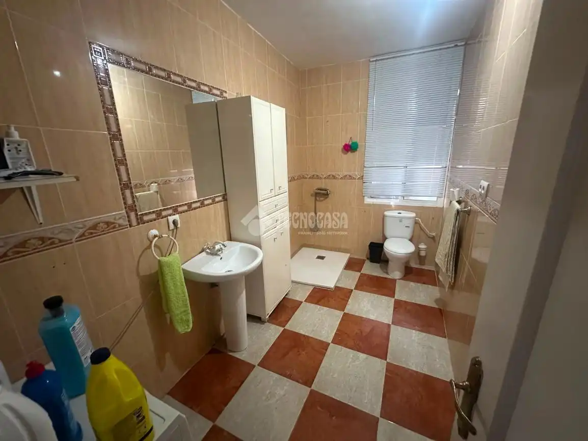 Bathroom of Detached homes for sale in Mengíbar  with Air Conditioner, Terrace and Balcony