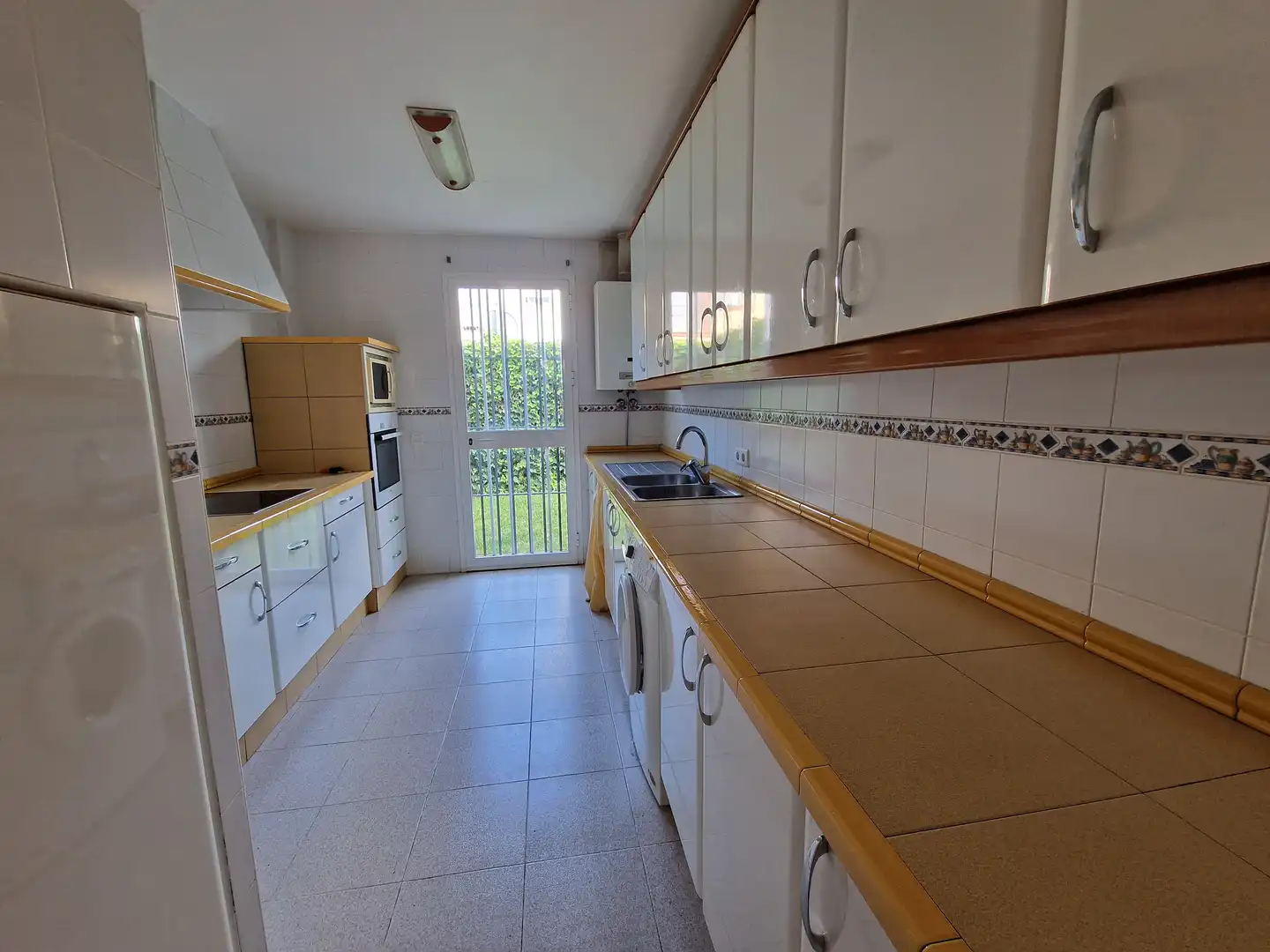 Cocina de Casa adosada en venta en Umbrete con Aire acondicionado, Calefacción y Jardín privado