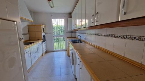 Foto 5 de Casa adosada en venta en Umbrete, Sevilla