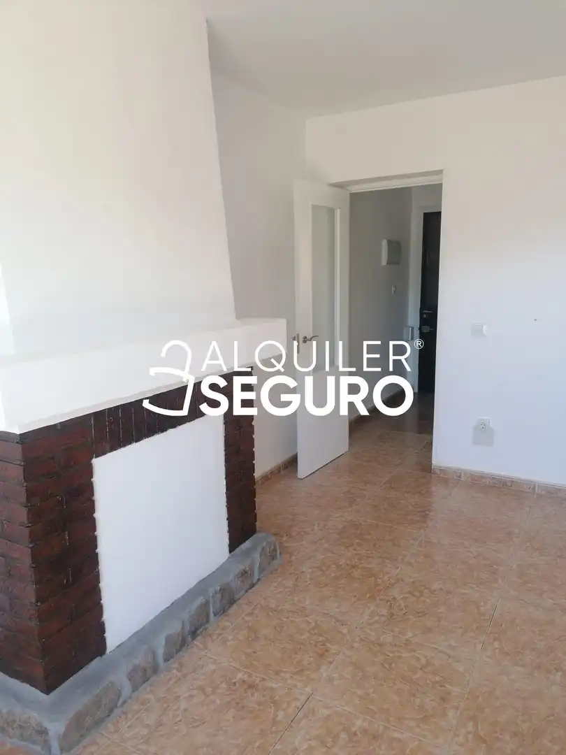 Wohnung zur Miete in Valdemaqueda mit Klimaanlage und Terrasse