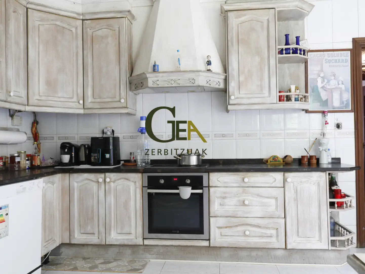 Küche von Einfamilien-Reihenhaus zum Verkauf in Alkiza mit Heizung, Privatgarten und Terrasse