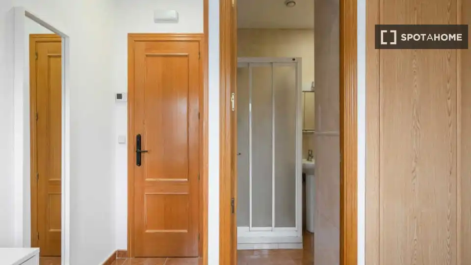 Baño de Piso de alquiler en Madrid con Aire acondicionado, Calefacción y Amueblado