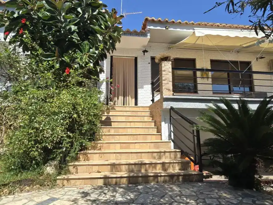 Außenansicht von Haus oder Chalet zum Verkauf in Chiva mit Klimaanlage, Schwimmbad und Balkon