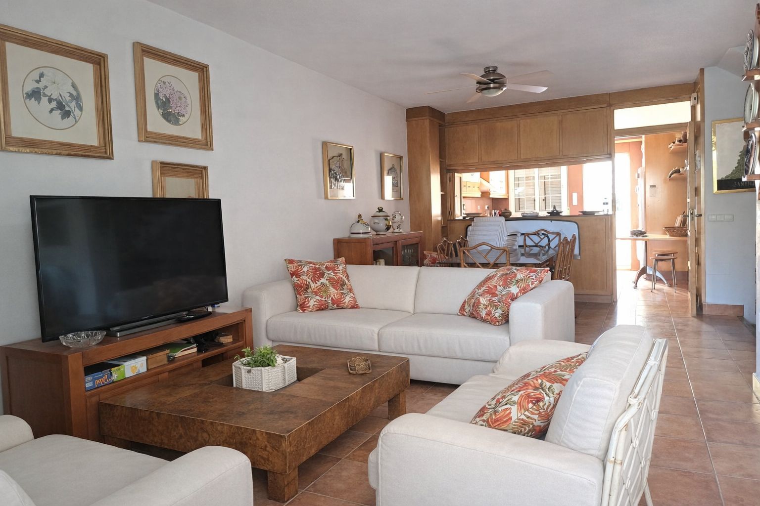 Wohnzimmer von Einfamilien-Reihenhaus zum Verkauf in La Manga del Mar Menor mit Heizung, Privatgarten und Terrasse