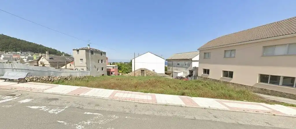 Lands and plots for sale in Real
