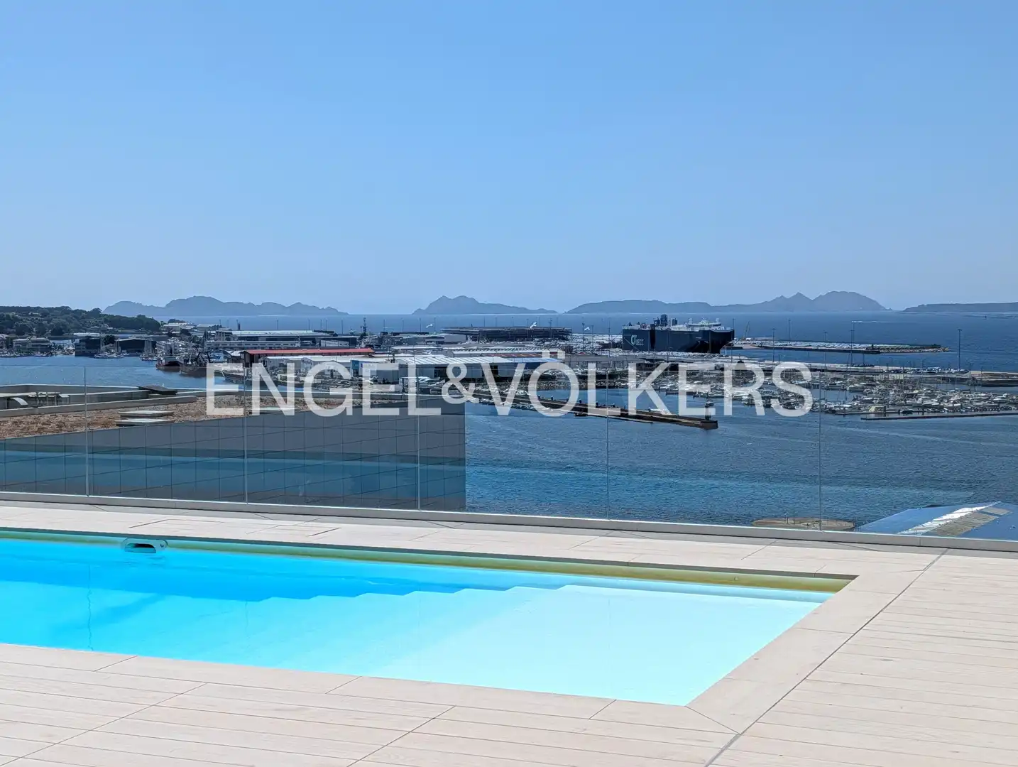 Swimming pool of Flat for rent in Vigo   with Heating and Balcony
