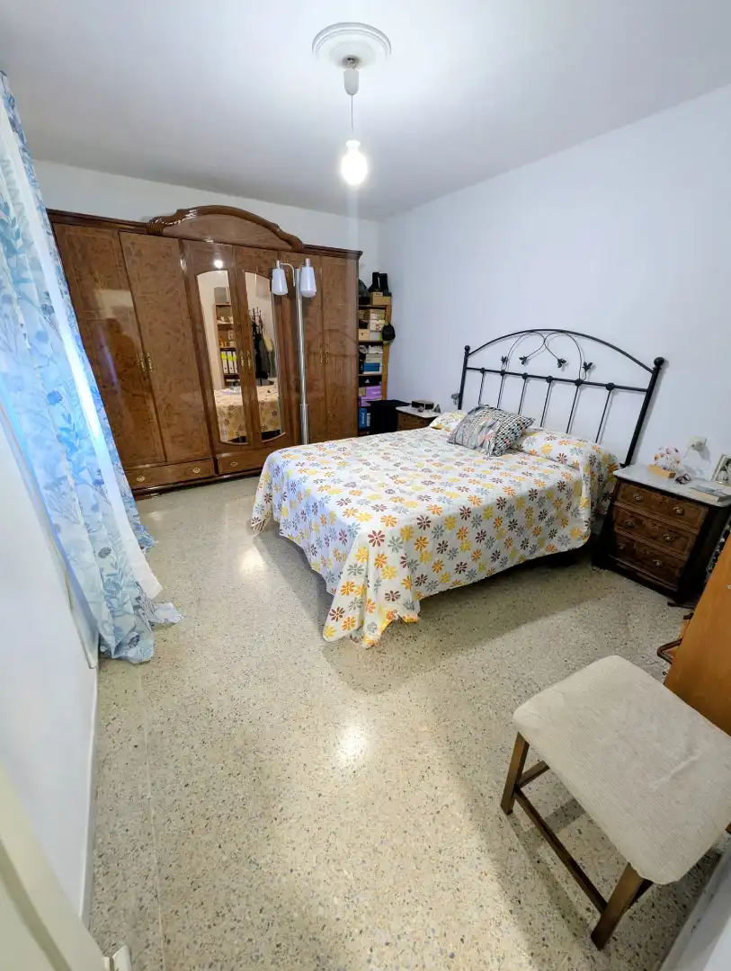 Bedroom of Flat for sale in Sur