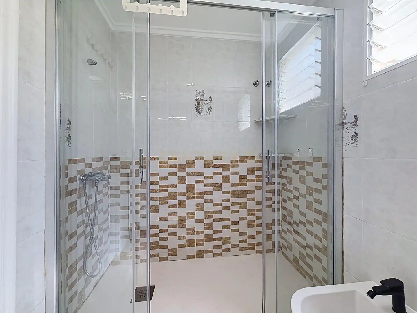 Bathroom of Apartments for rent in Torrevieja  with Air Conditioner, Oven and Washing machine