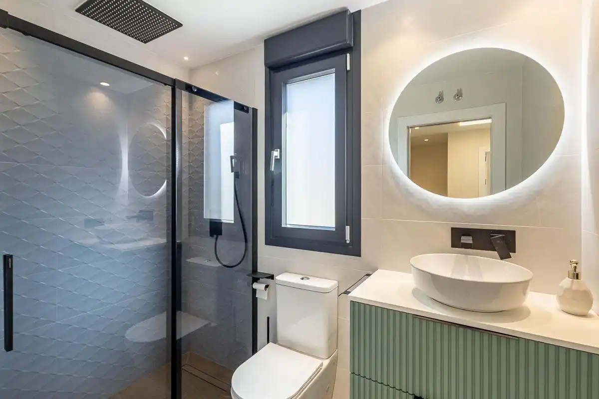 Badezimmer von Haus oder Chalet zum Verkauf in Albolote mit Klimaanlage, Heizung und Terrasse