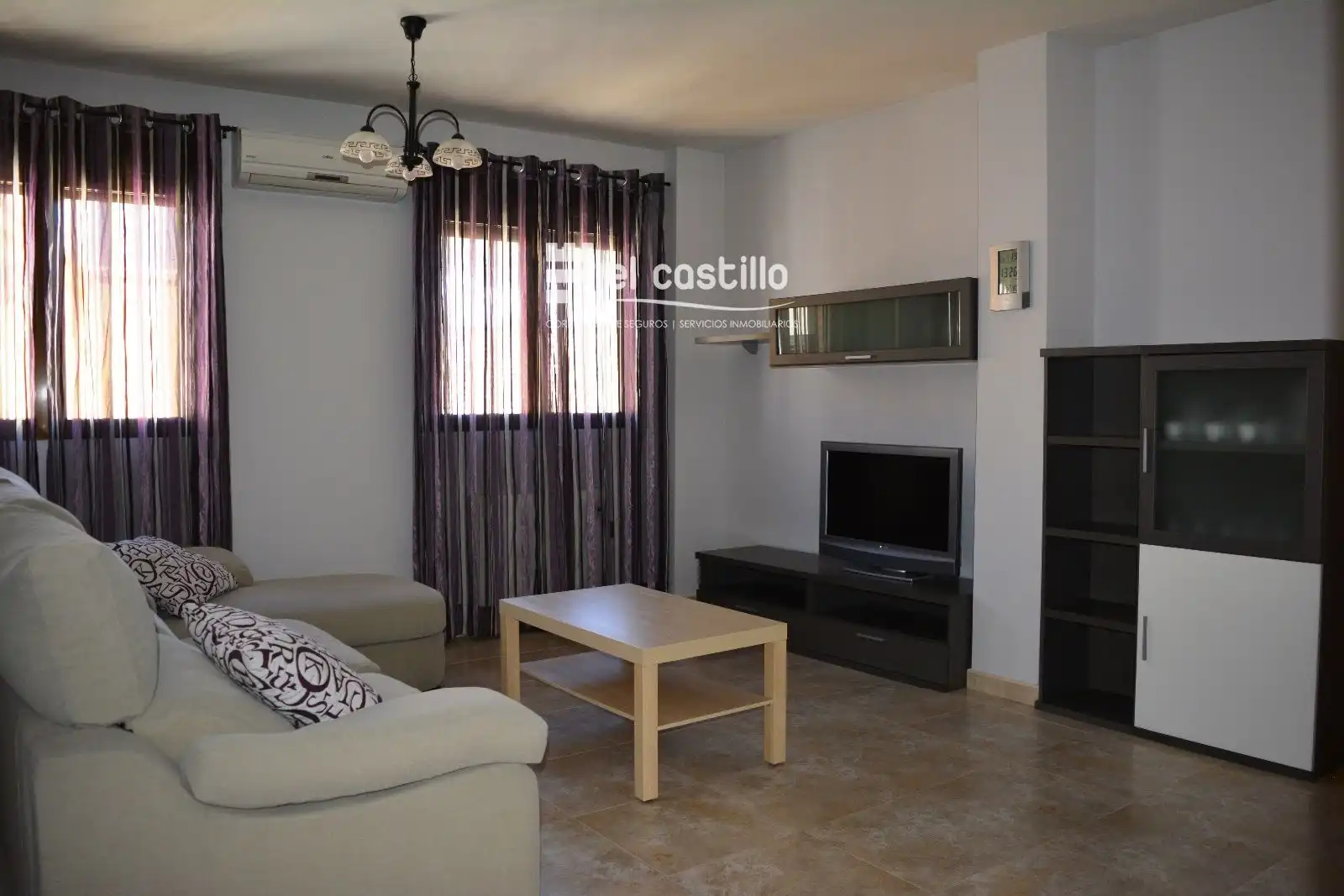 Sala de estar de Piso en venta en Sotillo de la Adrada con Calefacción, Trastero y Amueblado