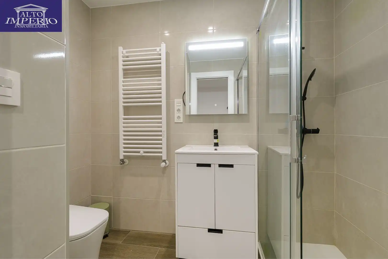 Baño de Apartamento en venta en Granada