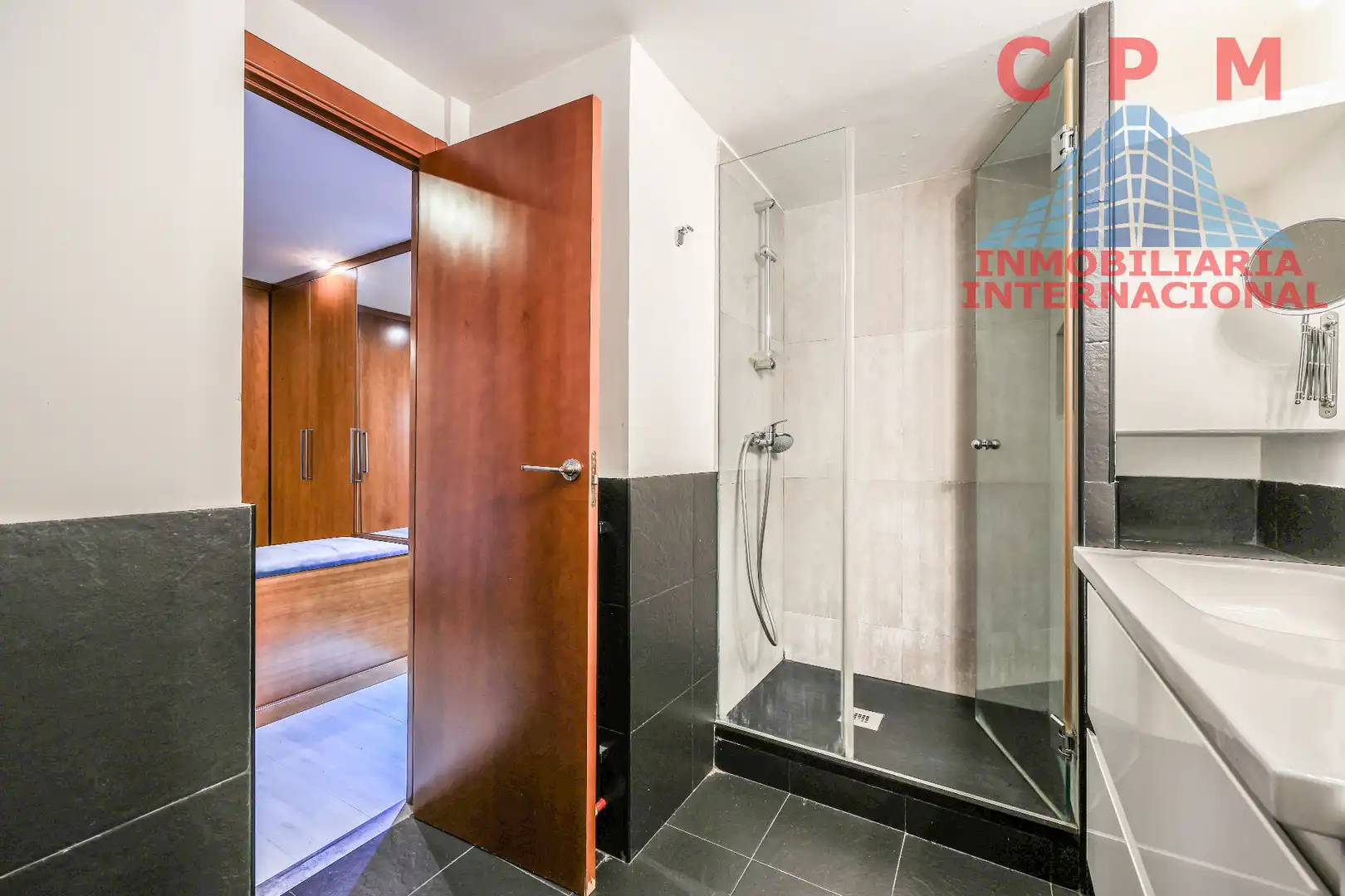 Bathroom of Flat for rent in Madrid  with Air Conditioner, Heating and Parquet flooring
