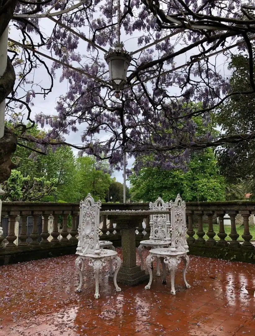 Terrassa de Casa o xalet en venda en Gijón  amb Jardí privat, Terrassa i Moblat