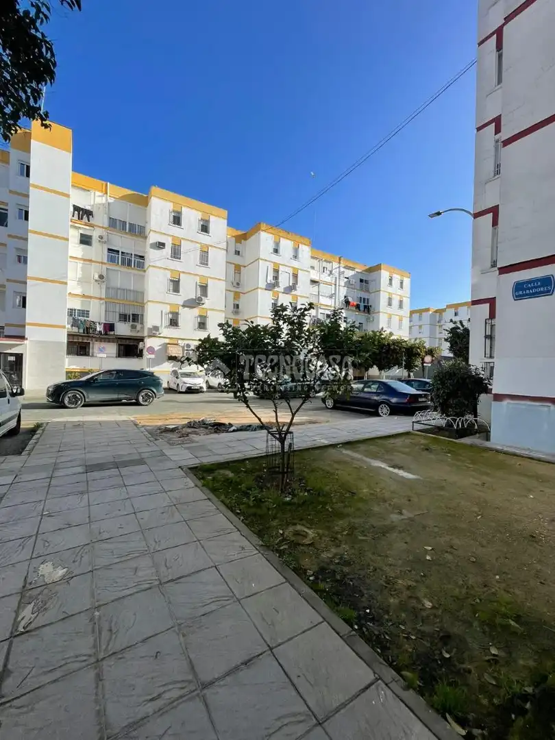 Exterior view of Flat for sale in Sevilla  with Air Conditioner and Balcony