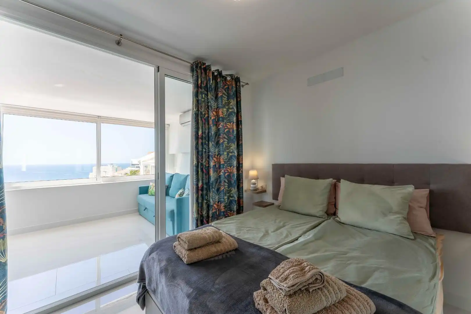 Dormitori de Apartament en venda en Adeje amb Aire condicionat, Terrassa i Moblat
