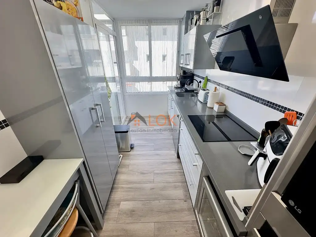 Cuina de Pis en venda en Málaga amb Aire condicionat, Jardí privat i Terrassa