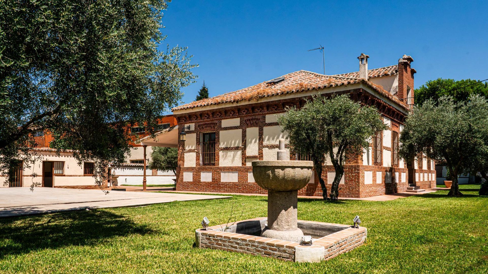 Exterior view of House or chalet for sale in Griñón  with Heating, Private garden and Terrace