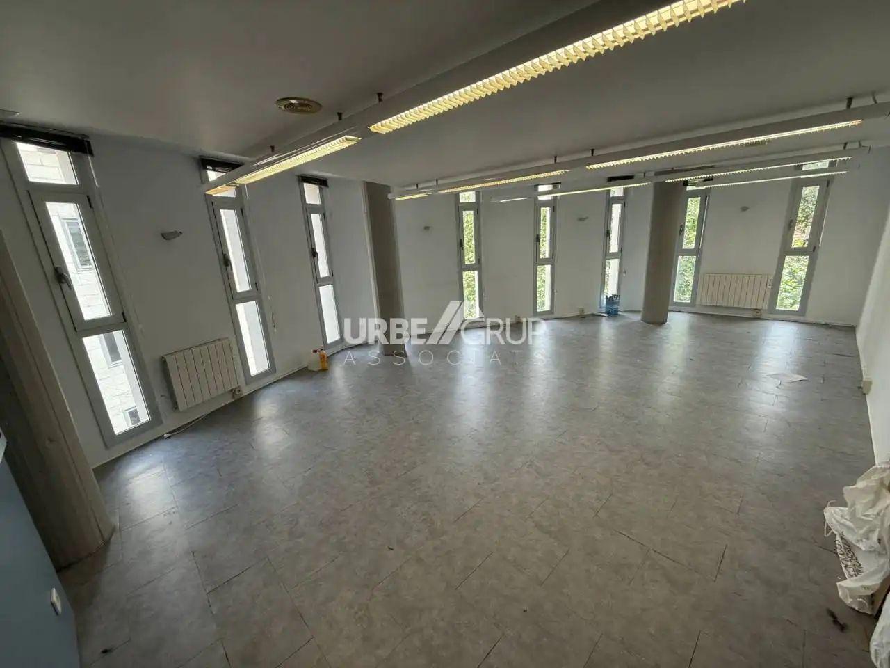 Büro zur Miete in Terrassa mit Heizung