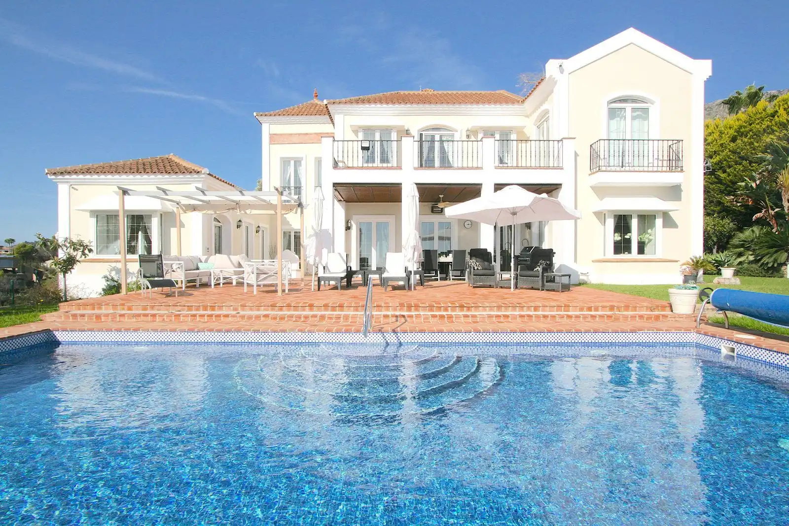 Villa mit Pool zum Verkauf in Camino de los Arroyos 200
