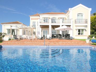 Villa con piscina in vendita a Camino de los Arroyos 200