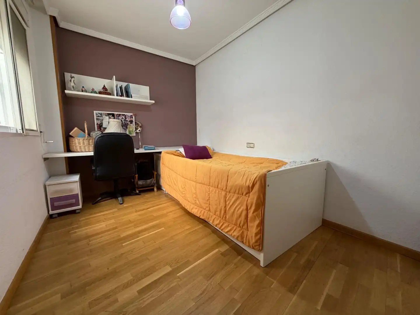 Dormitori de Pis de lloguer en Llíria amb Aire condicionat, Calefacció i Parquet