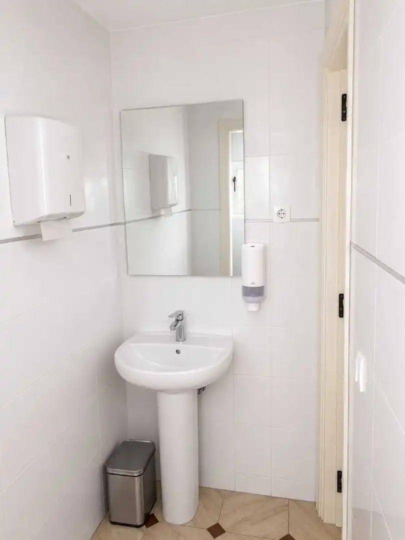 Badezimmer von Geschaftsraum zur Miete in Santa María de Cayón, Cantabria