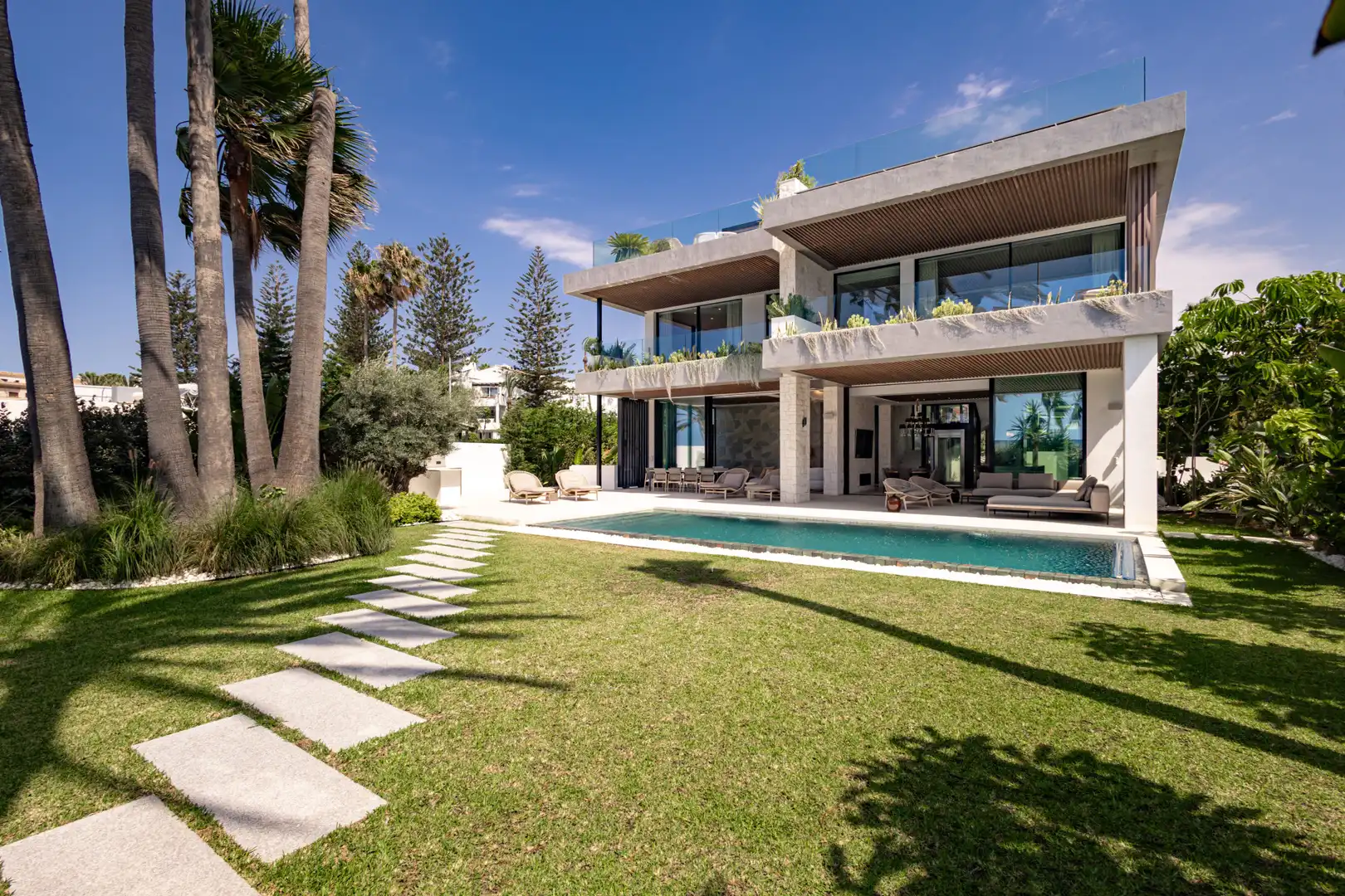 Vista exterior de Casa o chalet en venta en Marbella con Aire acondicionado, Terraza y Trastero