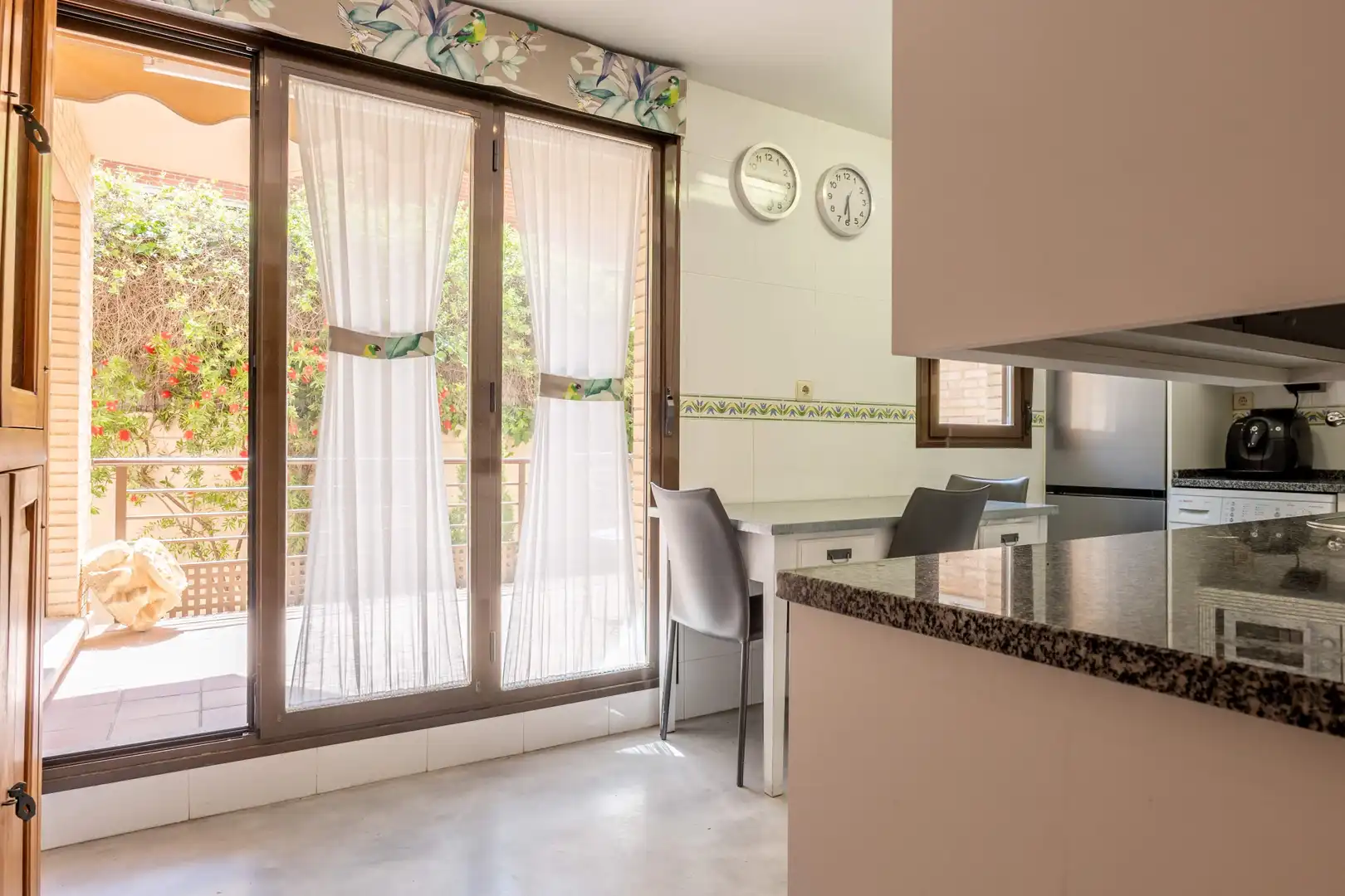 Kitchen of Duplexes for sale in Zaragoza  with Air Conditioner, Heating and Private garden