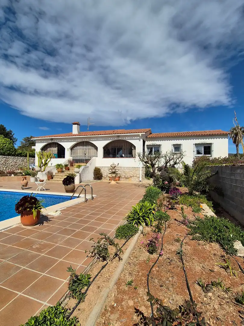 Vista exterior de Casa o xalet en venda en Cubelles amb Aire condicionat, Calefacció i Terrassa