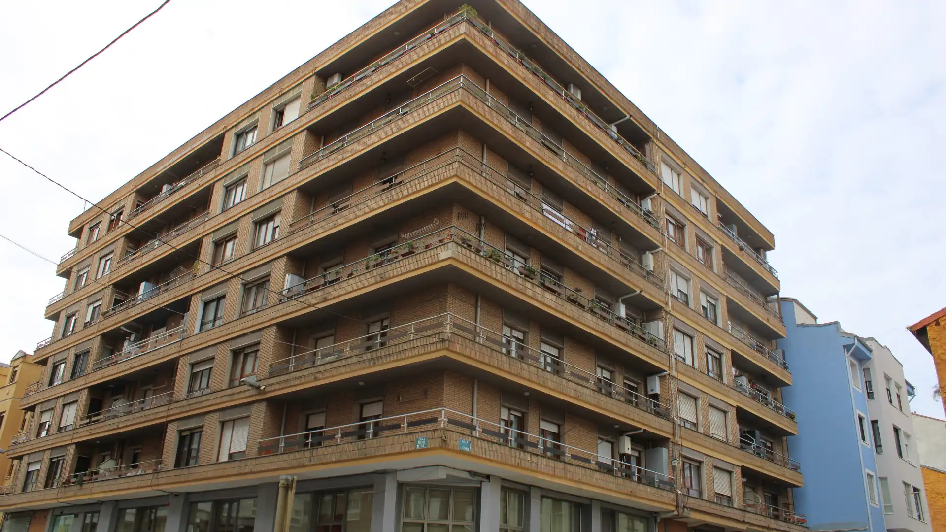 Vista exterior de Piso en venta en Torrelavega  con Calefacción, Terraza y Amueblado