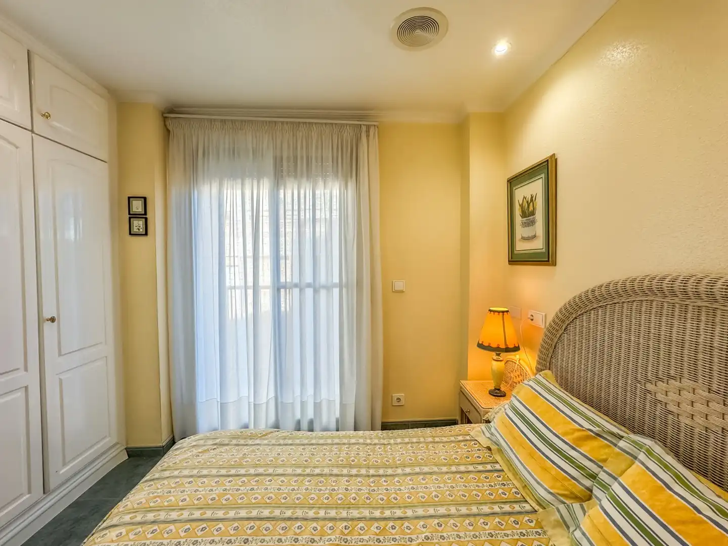 Dormitori de Apartament de lloguer en Santa Pola amb Terrassa, Moblat i Forn