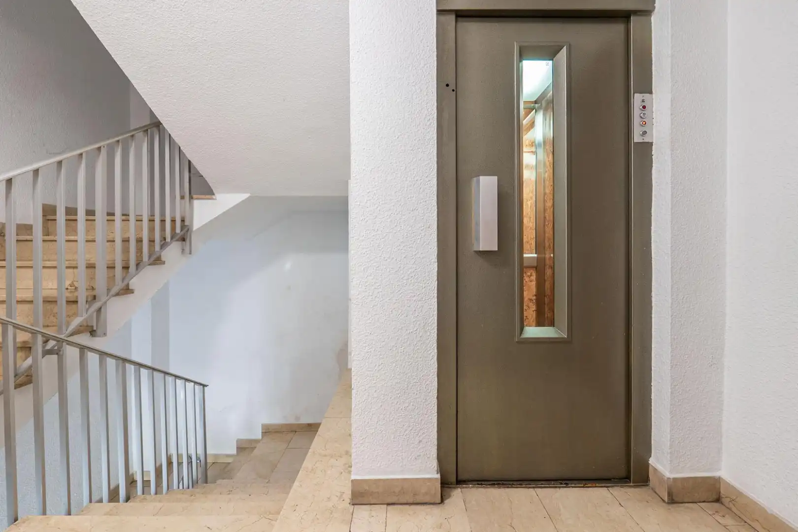 Flat for sale in Granada  with Air Conditioner and Heating