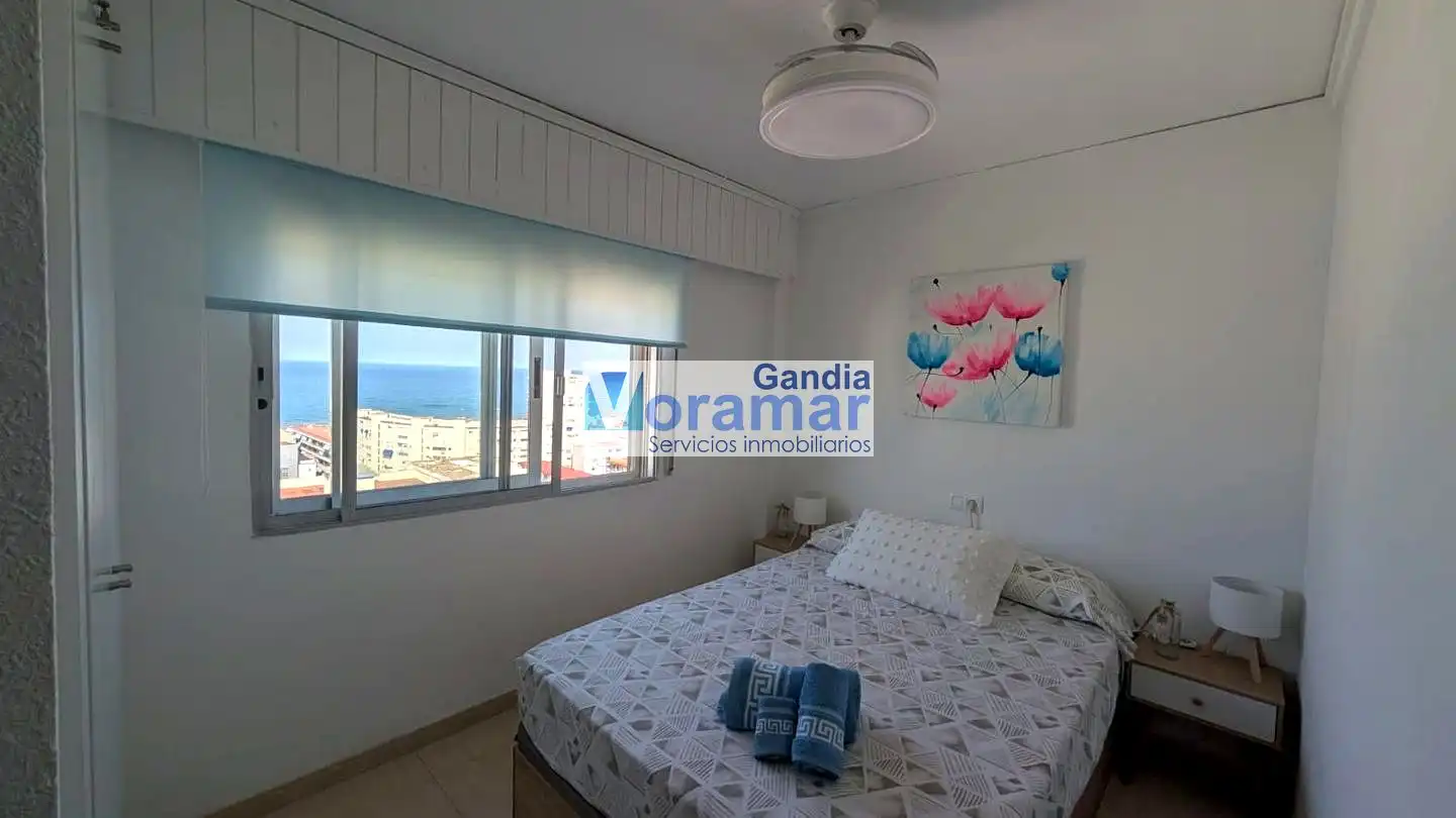 Habitación de Apartamento de alquiler en Gandia con Aire acondicionado y Amueblado
