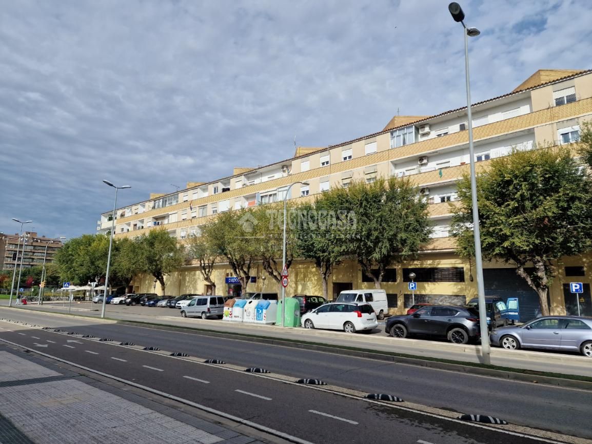 Vista exterior de Piso en venta en  Huesca Capital con Calefacción y Trastero
