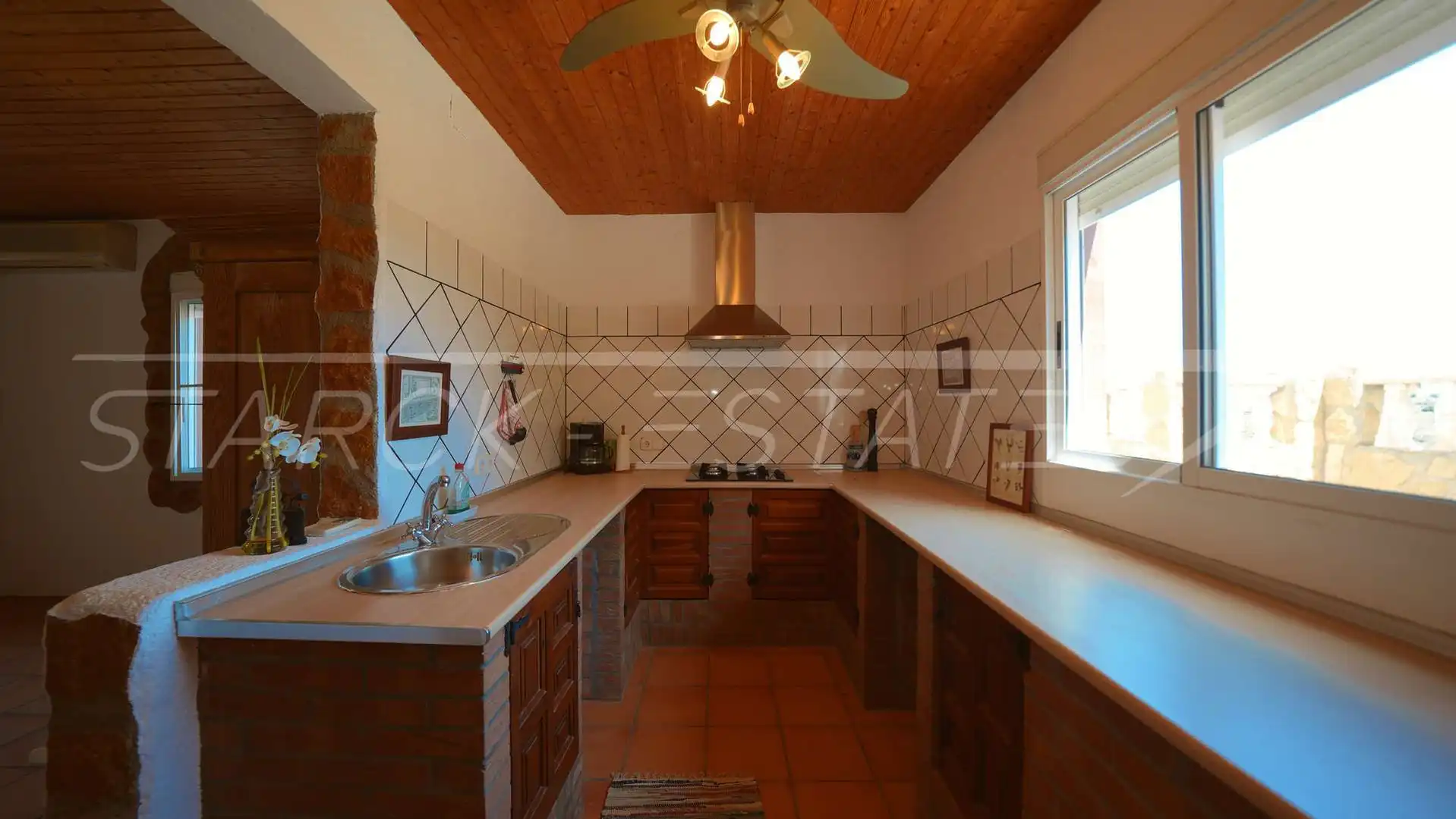 Cuina de Casa o xalet en venda en Oliva amb Aire condicionat, Jardí privat i Piscina