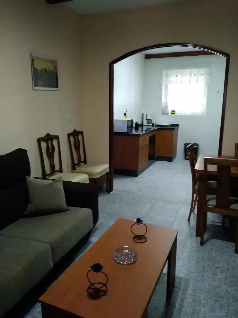 Sala d'estar de Casa o xalet en venda en Villagatón amb Jardí privat, Traster i Moblat