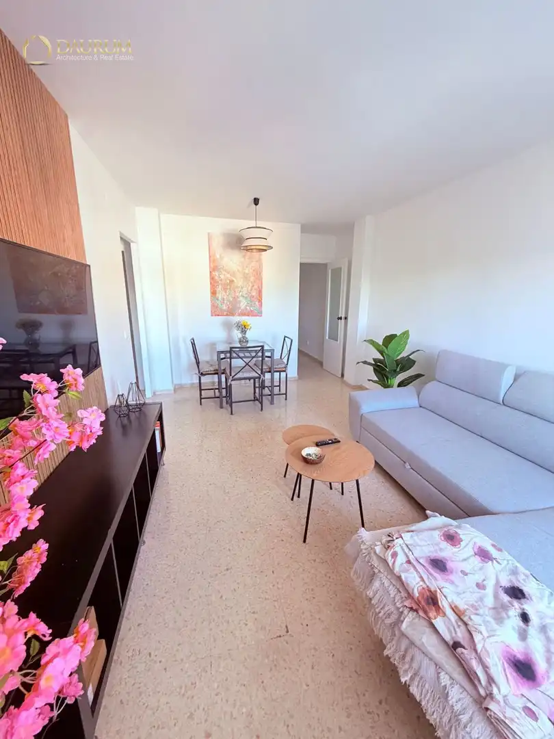 Sala d'estar de Pis en venda en Dos Hermanas amb Aire condicionat i Terrassa