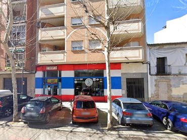 Pis en venda a Ferrocarril