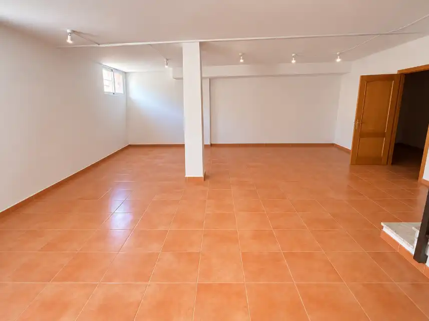 Casa aparellada amb terrassa en venda a Calle de Los Caños 50, imagen 7