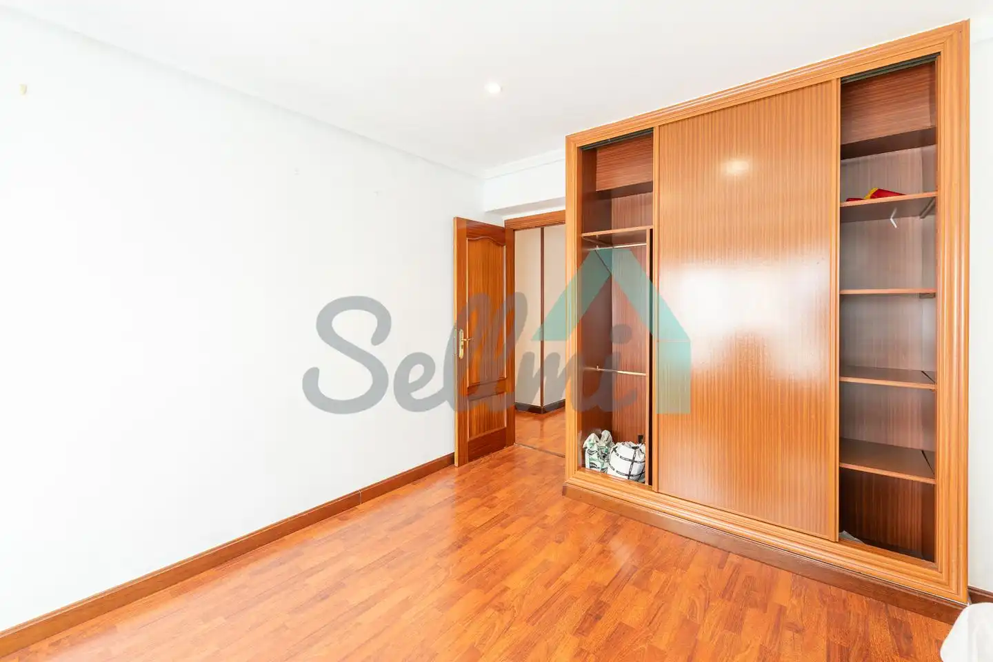 Habitación de Piso en venta en Oviedo  con Calefacción