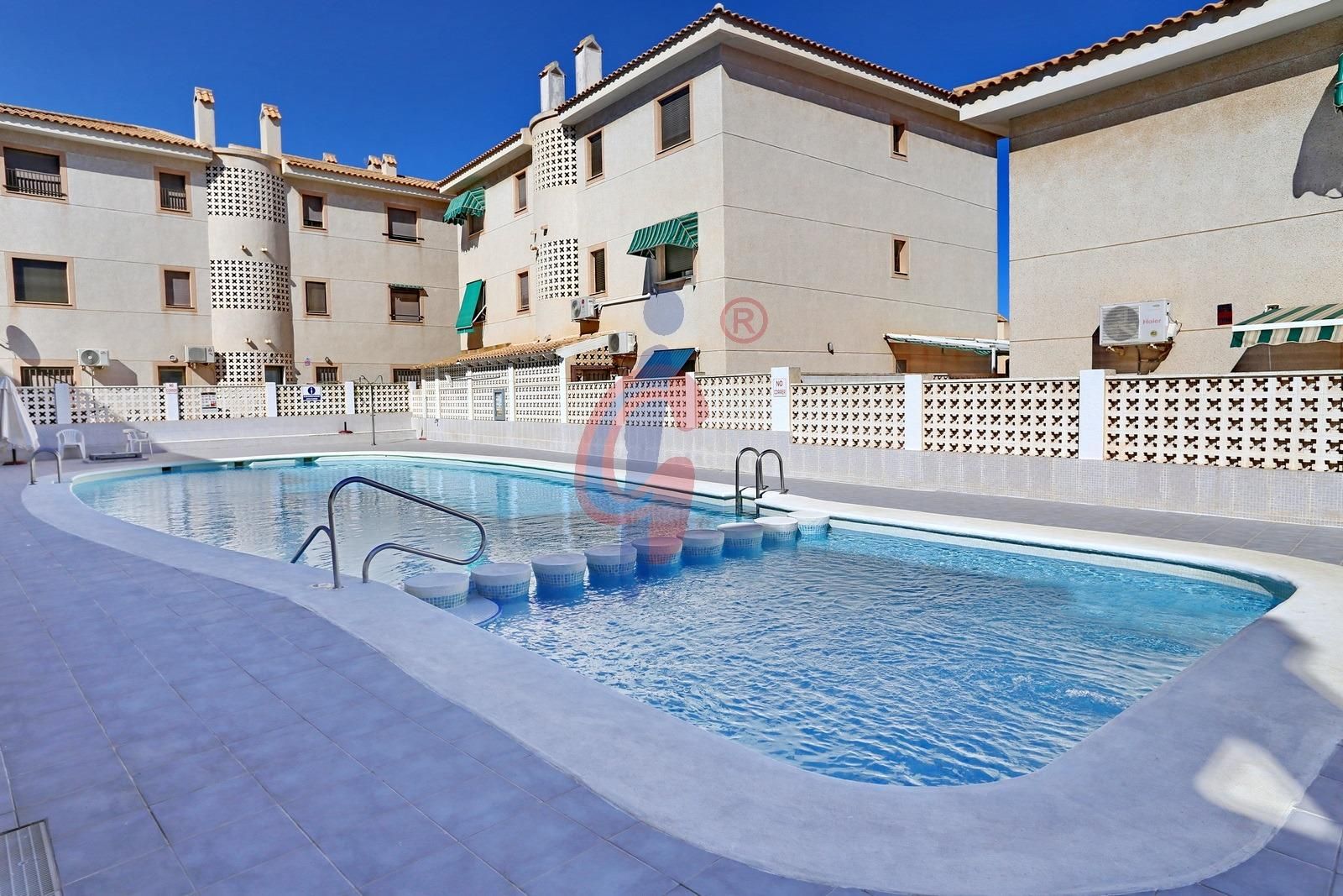 Vista exterior de Casa o chalet en venta en Guardamar del Segura con Aire acondicionado, Calefacción y Terraza