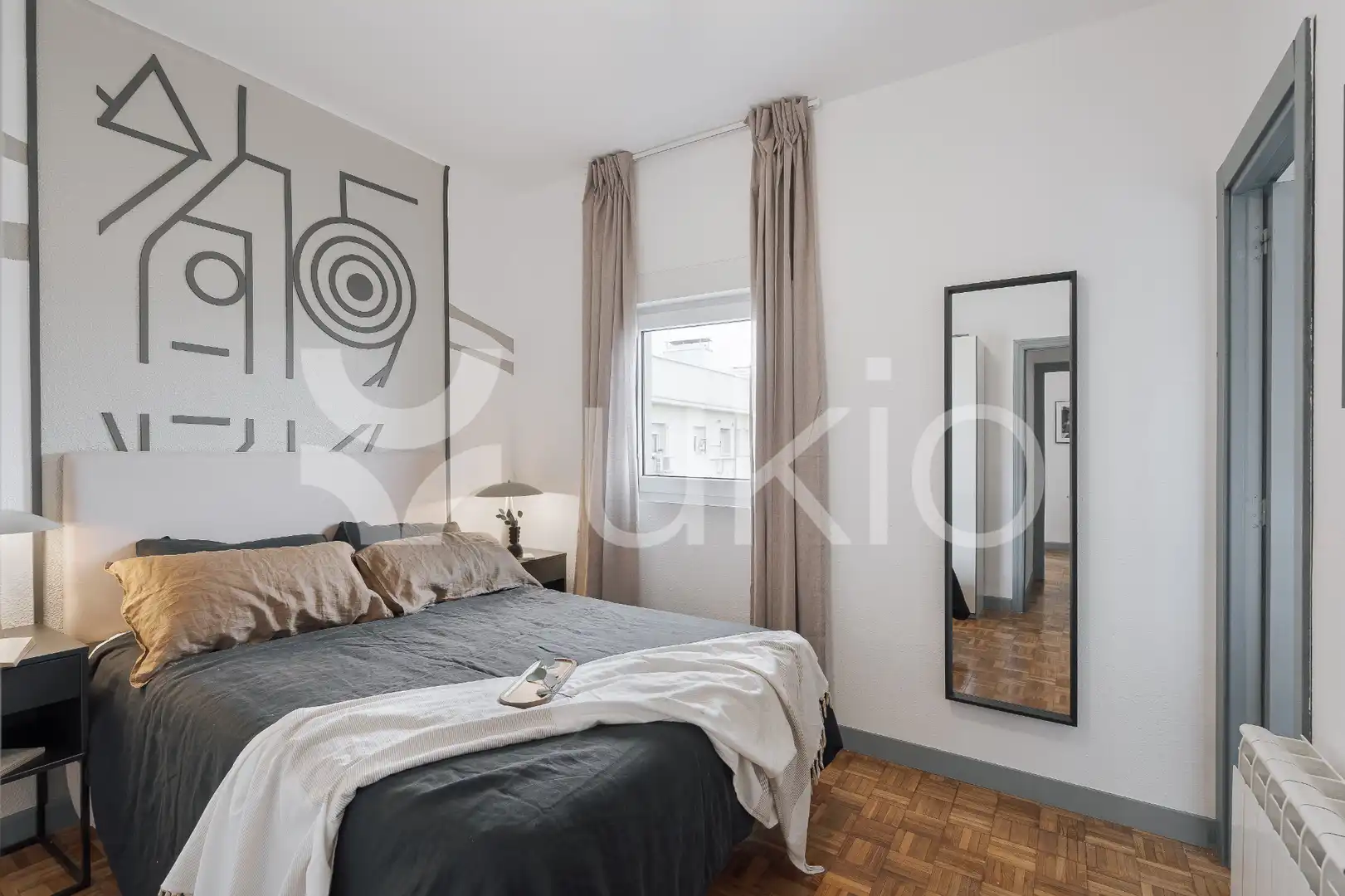 Dormitori de Apartament de lloguer en Madrid amb Aire condicionat, Calefacció i Terrassa
