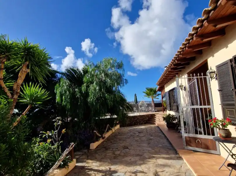 Maison rustique avec piscine à vendre à Calle Campo Santo 11